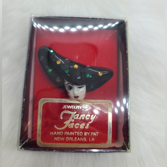 Vintage Fancy Faces Brooch Pin Handpainted Porcelain Mask with Rhinestones - Picture 5 of 5